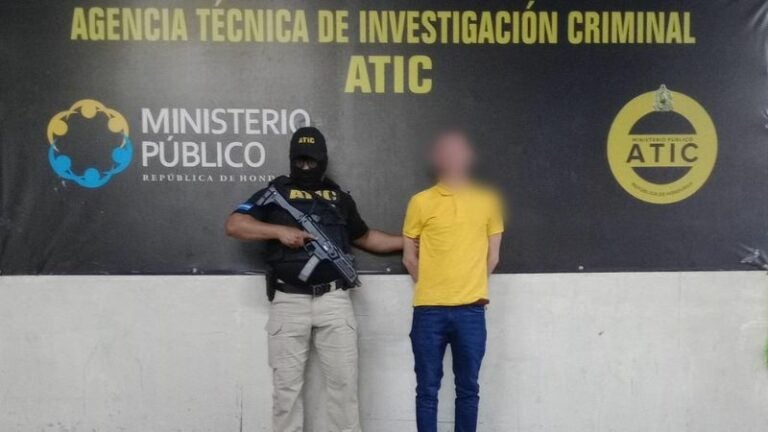 Hombre asesinar expareja machete