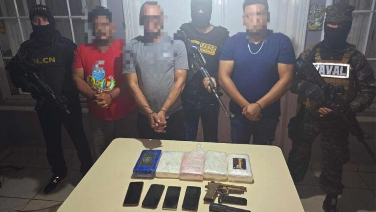 Tres hombres cocaína La Ceiba