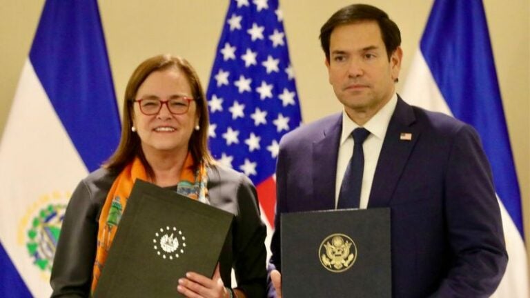 El Salvador y USA firman acuerdo de cooperación nuclear