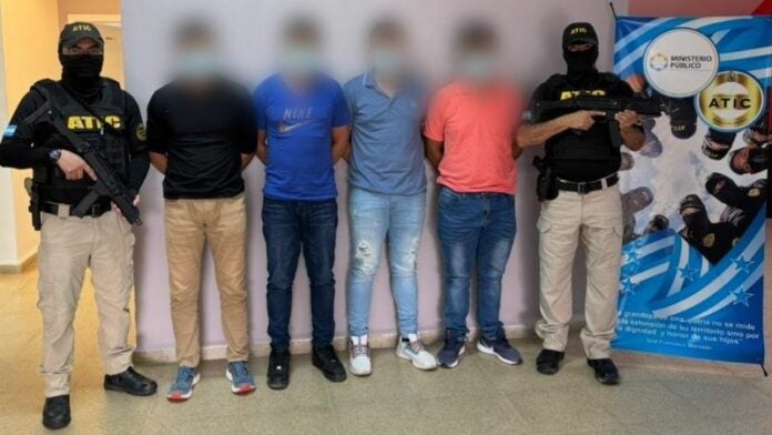 Policías dejaron escapar ladrones