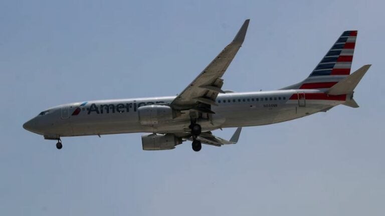 Alerta de bomba en vuelo de American Airlines obliga aterrizaje de emergencia en Roma