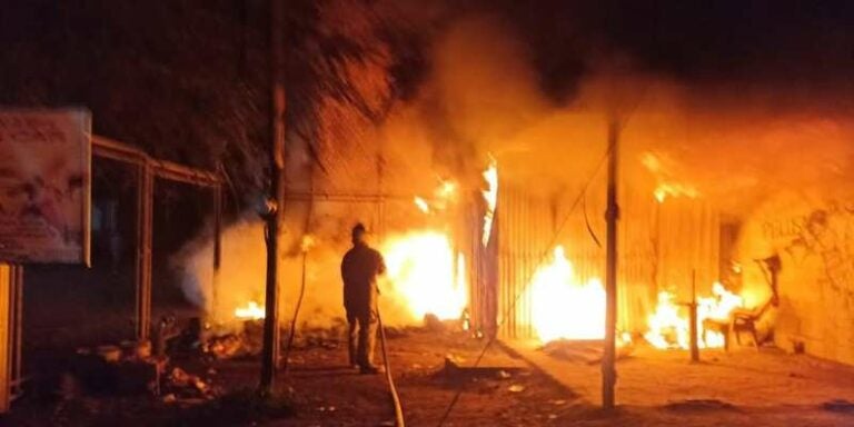 Incendio arrasa con llantera y bodega en San Pedro Sula