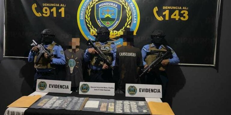 «El Mito» y «El Piru», detenidos con droga en Baracoa, Puerto Cortés