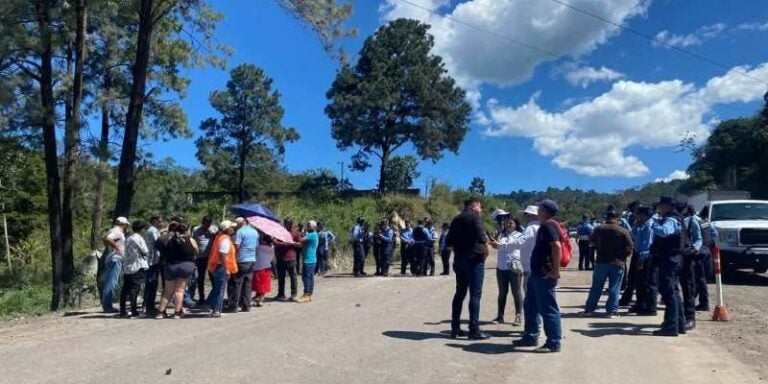 Pobladores de Taulabé exigen reparación de carretera y construcción de puente