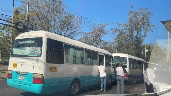 Las malestas electorales se trasladaron en transporte público.