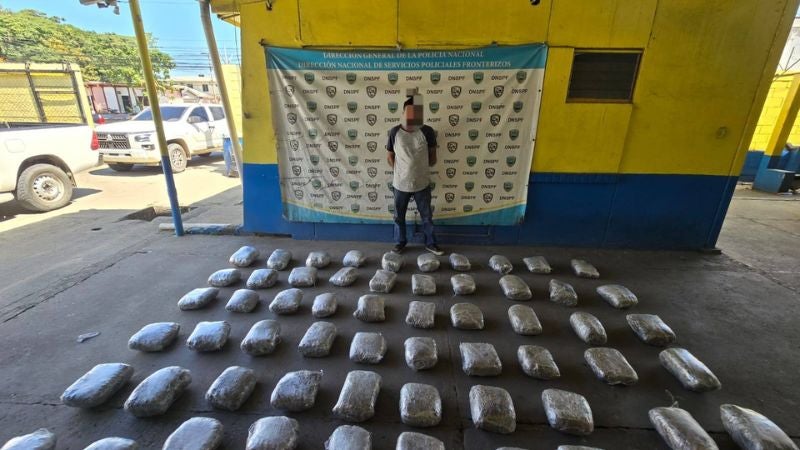 El ciudadano guatemalteco fue encontrado con más de 100 libras de marihuana en su poder. 