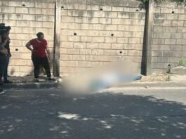 Hombre pierde la vida al volcarse en su motocicleta en pleno centro de la capital