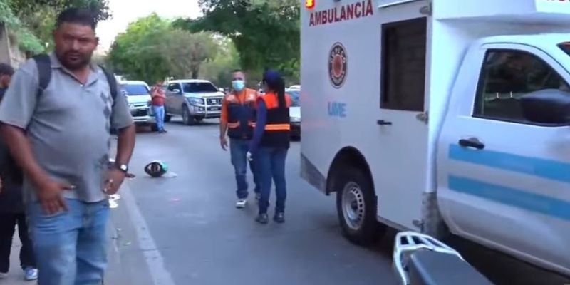 Hombre pierde la vida al volcarse en su motocicleta en pleno centro de la capital