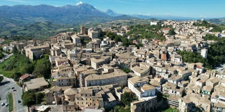 Esta ciudad de Italia vende casas a 1 euro, sin necesidad de depósito