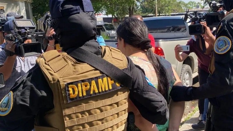 Denuncian violaciones a los derechos de mujeres y niñas durante el estado de excepción