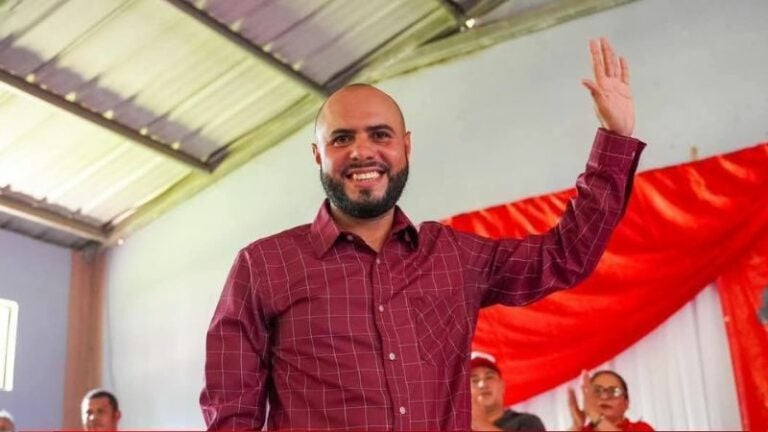 Trasciende emboscada contra el precandidato a alcalde Héctor Orlando Flores en Mangulile