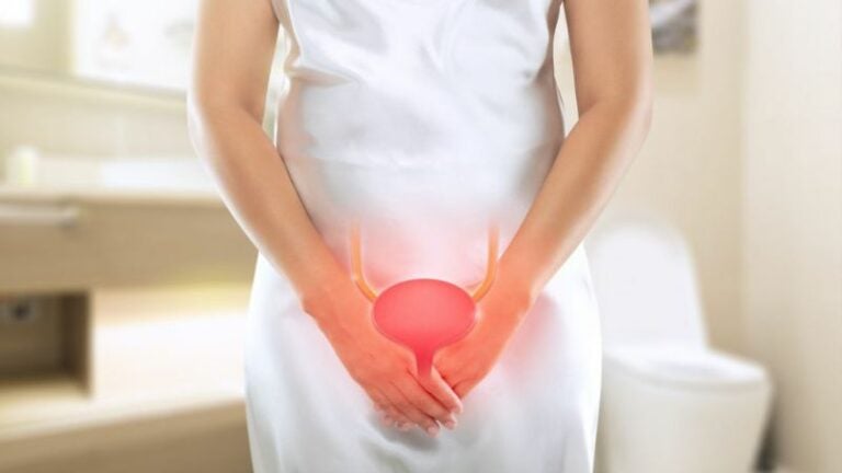 ¿Dolor al orinar? Descubre cómo aliviar la infección urinaria con estos remedios