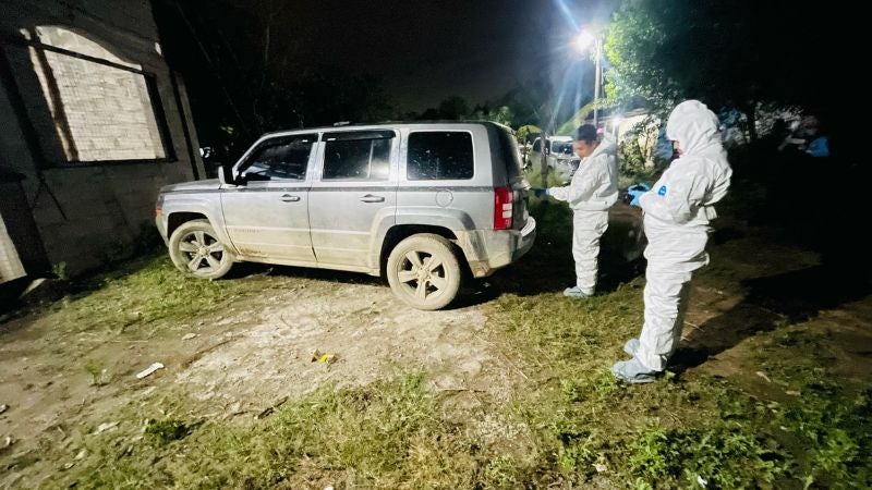 la-camioneta-un-jeep-patriot-de-color-plata-metalico-y-sin-placas
