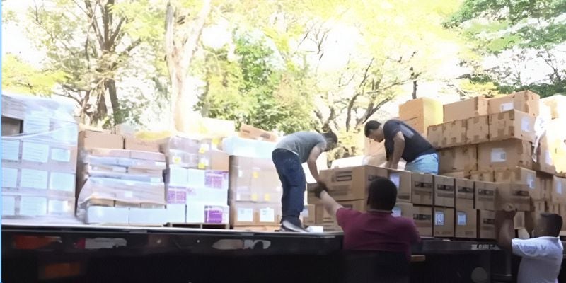 Ingresan suministros de medicamentos a la Región Departamental de Salud de Cortés