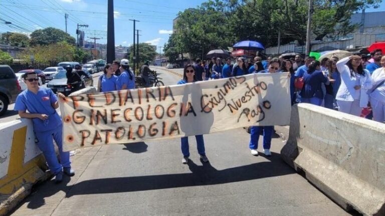 Denuncia: Médicos bajo presión para dar «colaboración voluntaria» a Libre