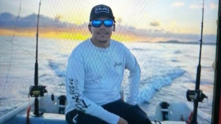 «El avión se partió en dos»: pescador relata cómo rescató a víctimas de accidente en Roatán