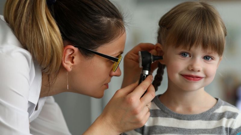 Problemas auditivos en niños: consecuencias de no detectarlos a tiempo y tratamientos disponibles