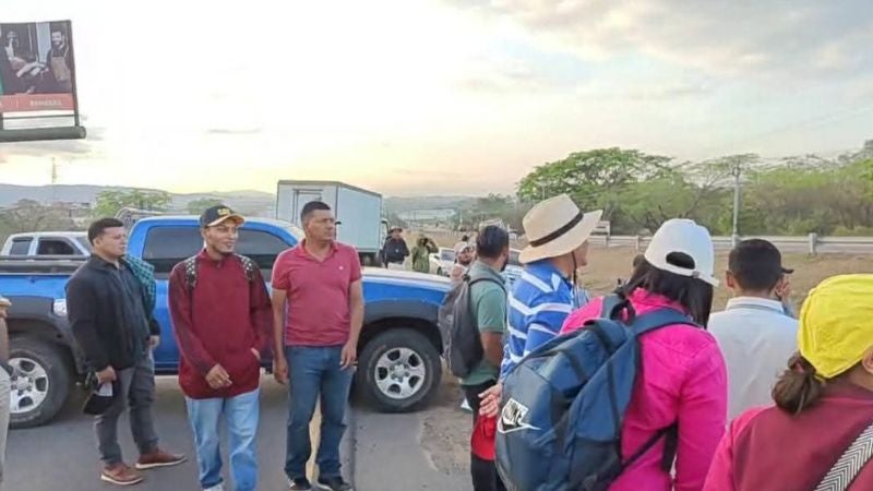 Exigiendo pavimentación pobladores de Comayagua se toman la CA-5