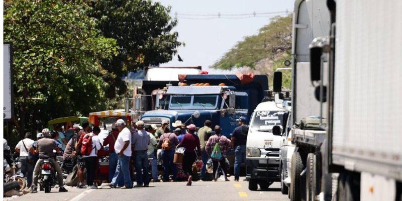 Bloqueos en Guatemala dejan varados a conductores hondureños en la carretera