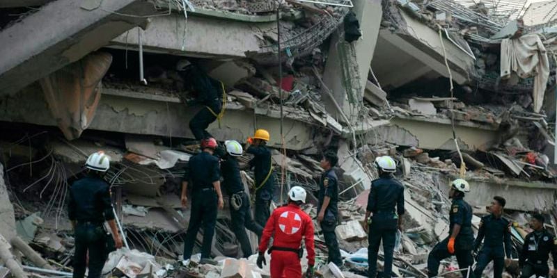 Rescatistas siguen en busca de sobrevivientes a 4 días del desastre