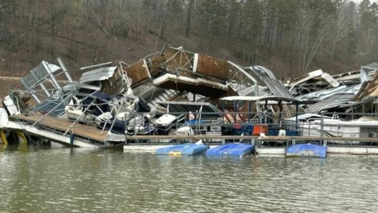 Muertes por tornados del fin de semana en Estados Unidos suben a 40