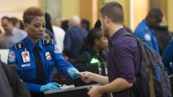 USA evalúa prohibir la entrada a ciudadanos de 43 países