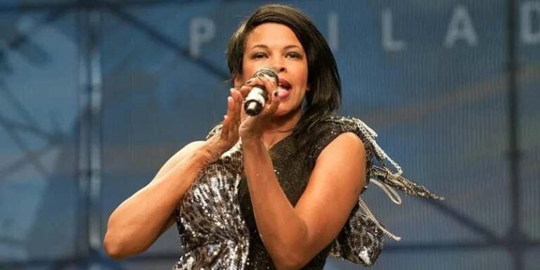 Cantante de En Vogue confiesa que lleva años viviendo en su coche