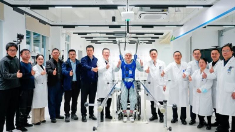 Investigadores del implante en China
