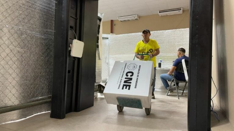 Inicia traslado del material electoral