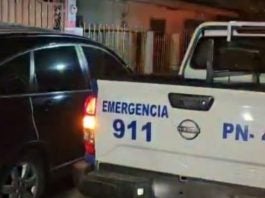 mujer dentro de casa