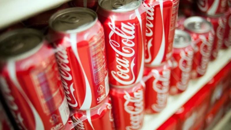 Retiran más de 10,000 latas de Coca Cola en Estados Unidos