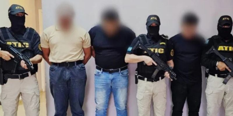 Capturan a tres agentes de la DPI por extorsionar a comerciante con L.20 mil
