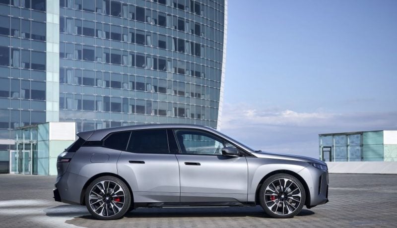 El BMW IX 2025 llega con importantes mejoras en rendimiento, autonomía y tecnología.