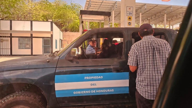 Abuso de autoridad Secretaría justifica uso de vehículo del estado