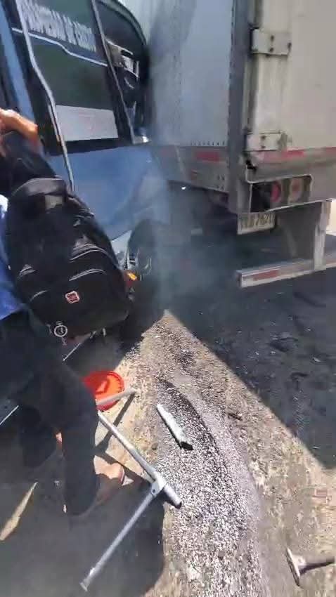 Brutal choque entre camión y "rapidito" en Santa Bárbara