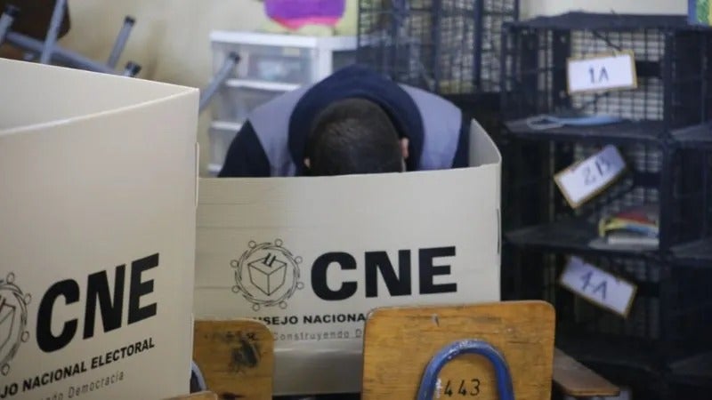 Consejeros del CNE admiten errores administrativos en elecciones primarias, pero cuestionan retrasos logísticos