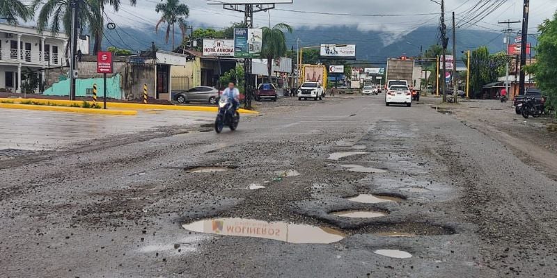 Carreteras en cuatro departamentos enfrentan graves daños a las puertas de la Semana Santa