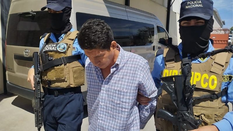 Capturan a exagente penitenciario incluido en la lista de los 10 más buscados (2)