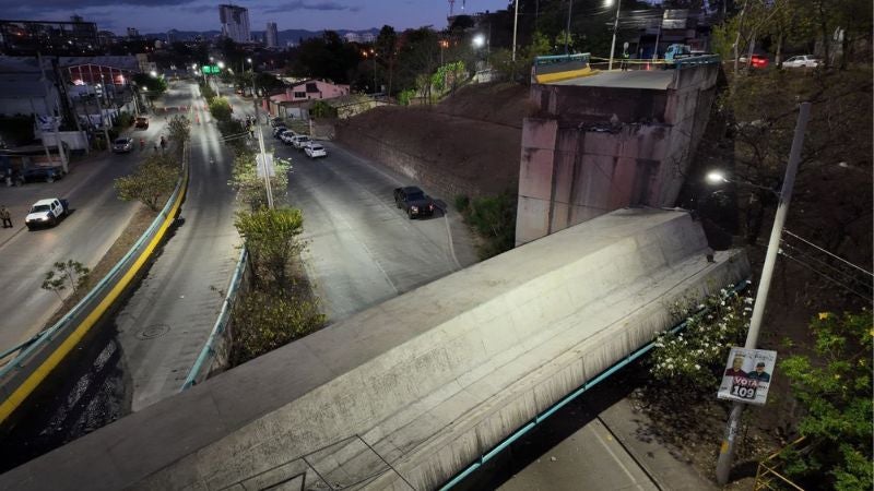 colapso-puente-desnivel-2