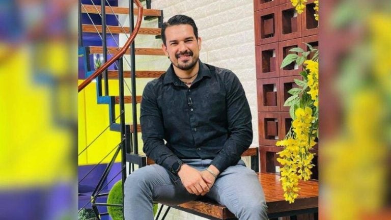 Elton Morazán cobra por publicidad
