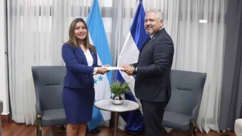 Nicaragua retira a su embajadora en Honduras por desacuerdo en la Celac