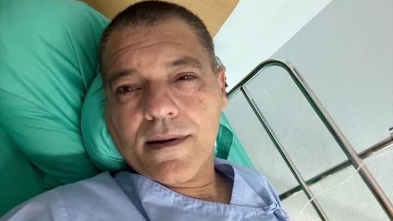 Hospitalizan a Frank Cuesta tras ataque de una cobra