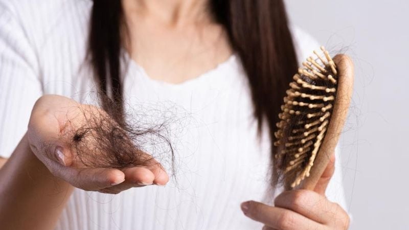 Más allá del estrés: las verdaderas causas de la caída del cabello en las mujeres
