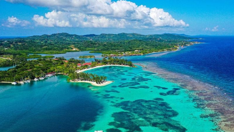 Semana Santa 2025: Ocupación hotelera en Roatán alcanza el 90 %