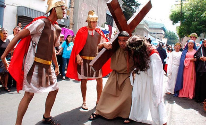 Hermanos Jesús y al diablo viacrucis