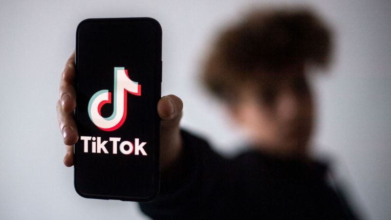 Juego mortal: niña de 8 años muere tras seguir reto con desodorante en TikTok