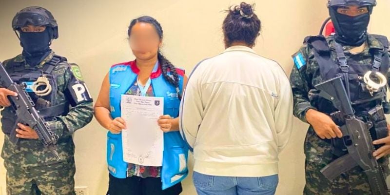 Por llevársela sin permiso: arrestan a joven hondureño que se fue con su novia menor