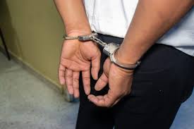 hombre detenido