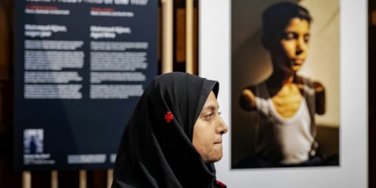 «¿Cómo podré abrazarte?»: el retrato de niño palestino amputado gana World Press Photo