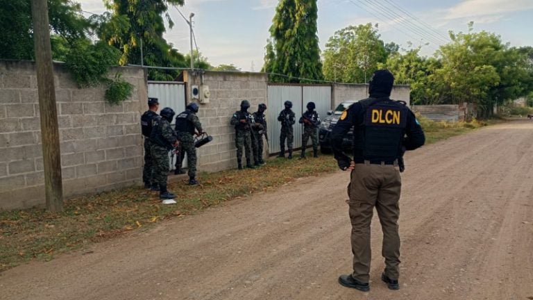 Realizan allanamientos contra socios de Arnaldo Urbina